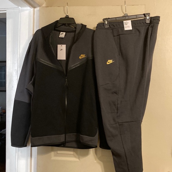 Nike Sportswear Tech Fleece 2-piece Hoodie/Joggers - Smoke grey/metallic gold - Picture 13 of 14